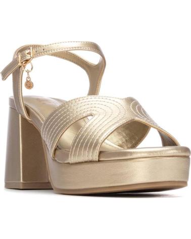 XTI SANDALIAS PLATAFORMA TACÓN ANCHO TIRAS CRUZADAS ORO 15102 AMARILLO