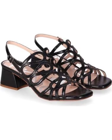 CHIKA10 SANDALIA TACON BAJO PARA MUJER MELANIA 09 COLOR NEGRO