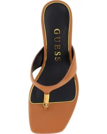 GUESS SANDÁLIAS YAIZA ESTILO CHINELO COM SALTO BLOCO MARRON
