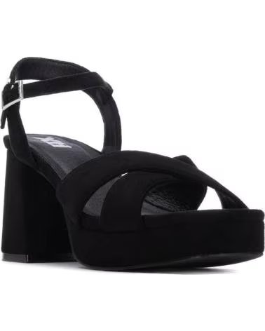 XTI SANDALO CON PLATEAU, FASCETTE INCROCIATE E TACCO A BLOCCO NEGRO