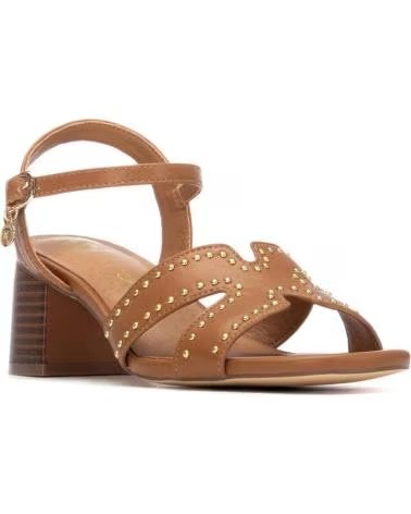 XTI SANDÁLIA DE SALTO BLOCO COM TACHAS E PULSEIRA CAMEL