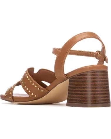 XTI SANDÁLIA DE SALTO BLOCO COM TACHAS E PULSEIRA CAMEL