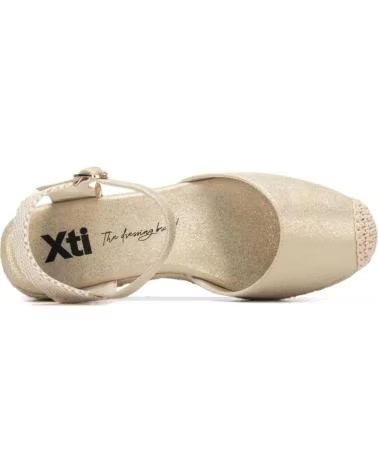 XTI SANDALIA CUÑA 144104 ORO