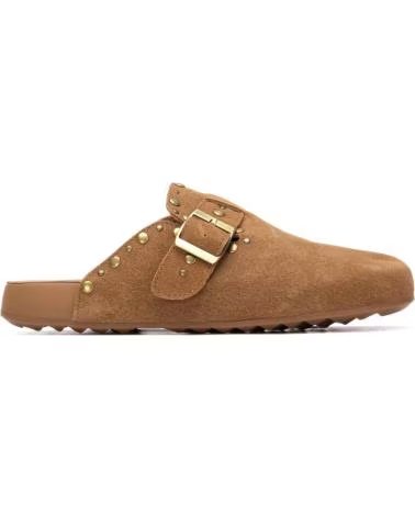 ZUECOS PLANOS XTI DE SERRAJE CON HEBILLA Y TACHUELAS BEIGE