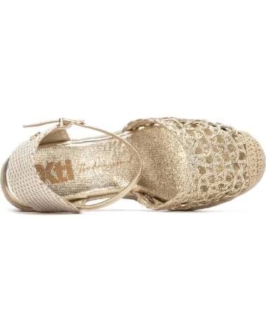 XTI SANDALIA CUÑA XTI 145339 EFECTO TRENZADO ORO