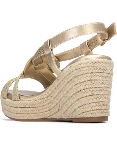 XTI SANDALIA CUÑA ESPARTO 145458 ORO