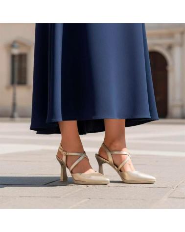 DESIREÉ ZAPATOS SAGA15 CON TIRAS CRUZADAS Y TACÓN PLATINO