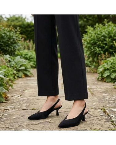 BUONAROTTI T-5776 ZAPATOS DESTALONADOS CON ADORNO METALICO NEGRO