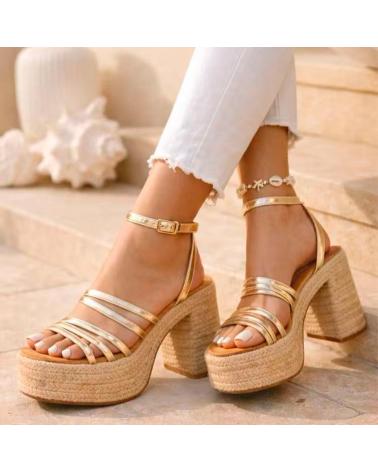 PINKDESERT SANDALIAS PINKDESERT 5501 CON PLATAFORMA Y TACÓN ORO