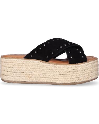 CHIKA10 SANDALIA PLATAFORMA CON TIRAS CRUZADAS Y TACHUELAS NEGRO-BLACK