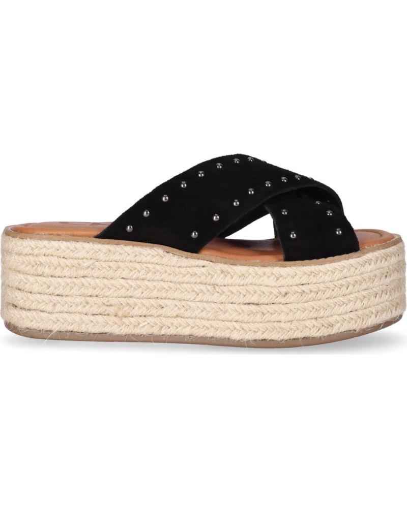 CHIKA10 SANDALIA PLATAFORMA CON TIRAS CRUZADAS Y TACHUELAS NEGRO-BLACK