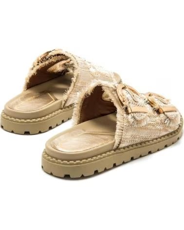 MARIA MARE SANDALIA PLANA CON HEBILLAS Y ACABADO DESFLECADO BEIGE