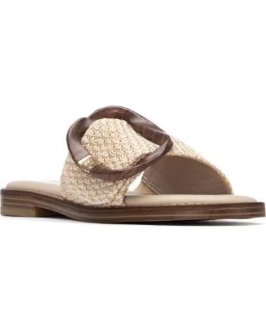 CARMELA SANDALIA PLANA CARMELA 163161 CON DETALLE DE HEBILLA BEIGE
