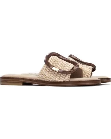 CARMELA SANDALIA PLANA CARMELA 163161 CON DETALLE DE HEBILLA BEIGE