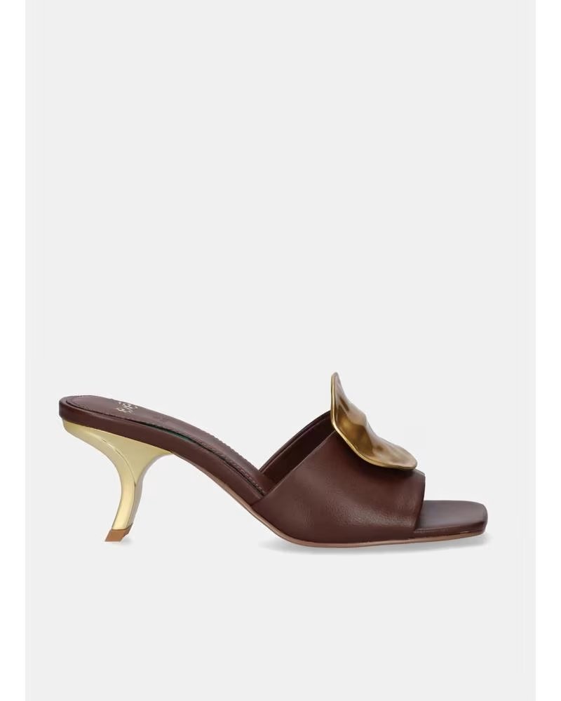 EXE MULE MIT ABSATZ NINA-212 MIT METALLIC-DETAIL MARRON