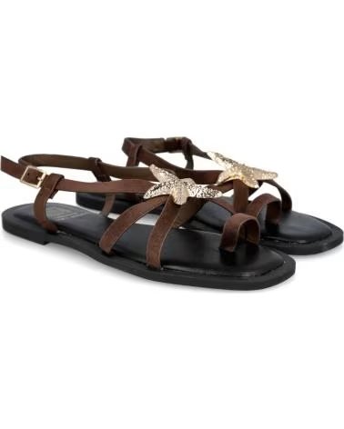 BUBBLE BOBBLE SANDALIAS PLANAS M2696 CON DETALLE DE ESTRELLA MOKA