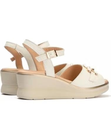 PITILLOS SANDALIA DE CUÑA CON HEBILLA AJUSTABLE BEIGE