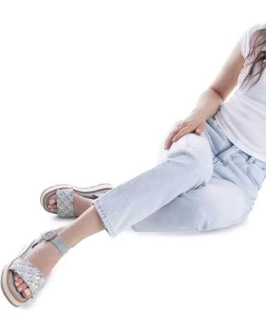 CARMELA SANDÁLIAS DE PLATAFORMA 163155 COM DETALHES METÁLICOS JEANS