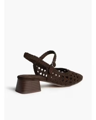 KESLEM SAPATO SLINGBACK COM CORTE A LASER E SALTO BLOCO MARRON