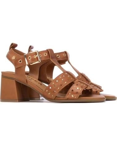 CARMELA BLOCKABSATZ-SANDALE MIT NIETEN CAMEL