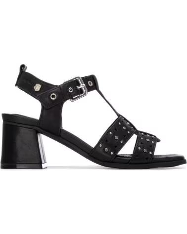 CARMELA SANDÁLIA DE SALTO COM TACHAS E PULSEIRA NEGRO