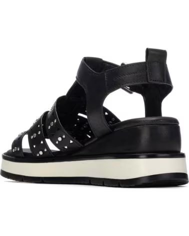 CARMELA SANDALIA PLATAFORMA 163252 CON TACHUELAS NEGRO
