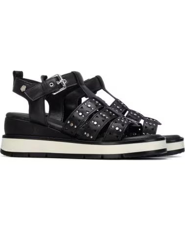 CARMELA SANDALIA PLATAFORMA 163252 CON TACHUELAS NEGRO