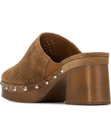 CARMELA ZUECOS CARMELA 163283 CON TACHUELAS Y PLATAFORMA CAMEL