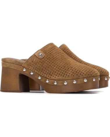 CARMELA ZUECOS CARMELA 163283 CON TACHUELAS Y PLATAFORMA CAMEL