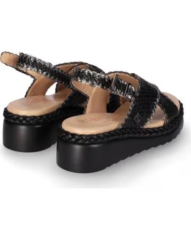 CHIKA10 SANDÁLIA DE CUNHA COM TIRAS CRUZADAS E FECHO DE FIVELA NEGRO-BLACK