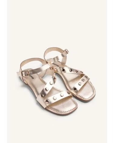 SANDALIAS PLANAS GIOSEPPO MASENO CON TACHUELAS EN COLOR PLATINO