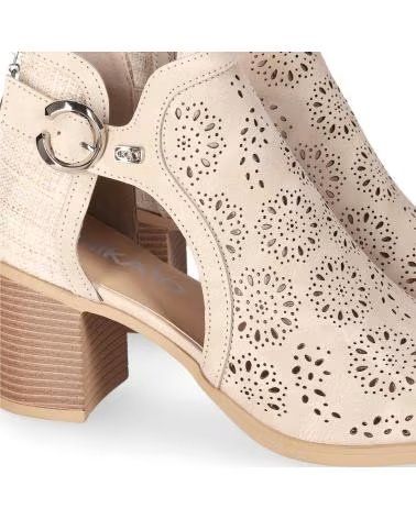 CHIKA10 SANDÁLIA ROSALINDA COM RECORTES E SALTO BLOCO BEIG-BEIGE
