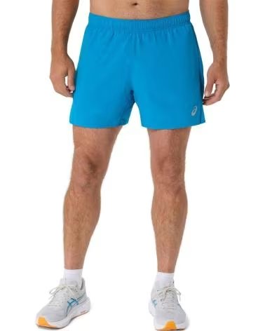 ASICS PANTALON CORTO CORE 5IN SHORT EN AZUL PARA HOMBRE AEGEAN BLUE