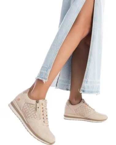 XTI FREIZEITSCHUHE MIT PERFORIERTEM DESIGN BEIGE