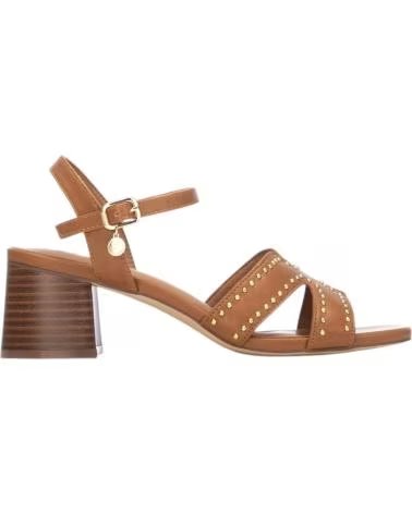 XTI SANDÁLIAS DE SALTO BLOCO COM TIRAS CRUZADAS E TACHAS CAMEL