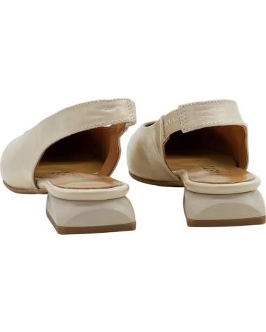 DANIELA VEGA ZAPATO DESTALONADO 2376 BEIGE REF 1185810