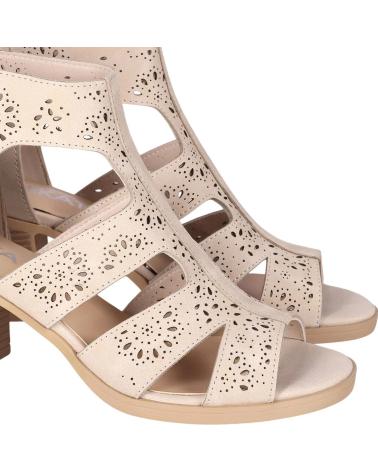 CHIKA10 SANDALIA ROSALINDA CON CALADOS Y TACÓN BLOQUE BEIGE