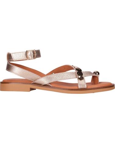 CHIKA10 SANDALIAS PLANAS COINS 04 EN TONO DORADO ORO
