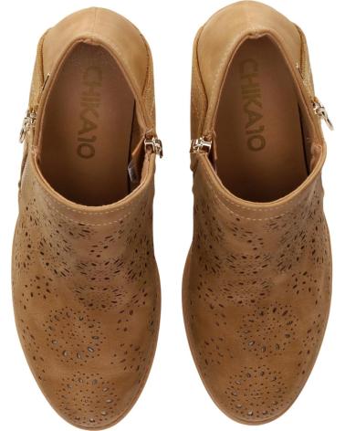 CHIKA10 BOTINES TONIA 18 CUERO CON CALADOS