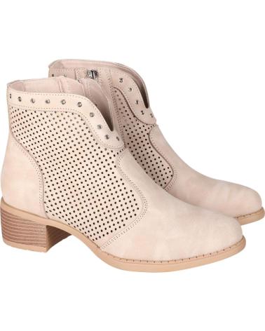 CHIKA10 BOTINES RAMBLA 08 EN COLOR BEIGE CON DETALLE TROQUELADO