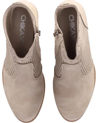 CHIKA10 BOTINES RAMBLA 08 EN COLOR BEIGE CON DETALLE TROQUELADO