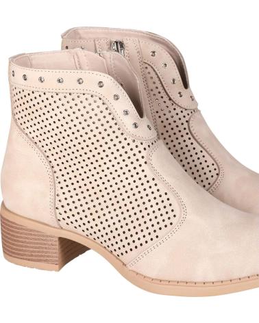 CHIKA10 BOTINES RAMBLA 08 EN COLOR BEIGE CON DETALLE TROQUELADO
