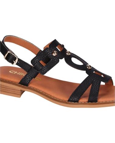 CHIKA10 SANDALIA PLANA CON DETALLE DE AROS Y TACHUELAS NEGRO