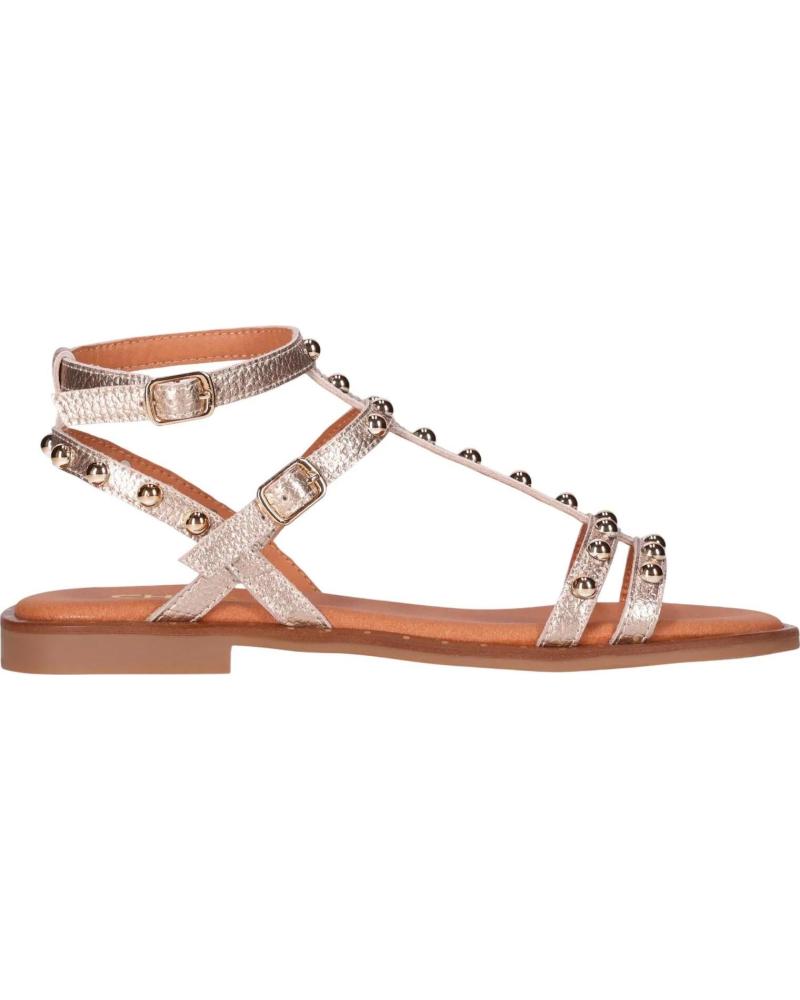 CHIKA10 SANDALIAS MUSAKA 23 ORO CON TACHUELAS