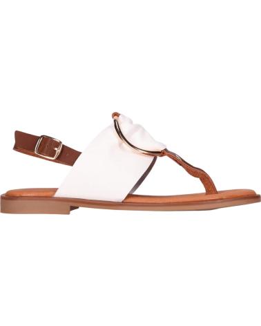 CHIKA10 SANDALIA PLANA MUSAKA CON DETALLE DE HEBILLA BLANCO