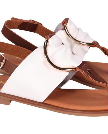 CHIKA10 SANDALIA PLANA MUSAKA CON DETALLE DE HEBILLA BLANCO