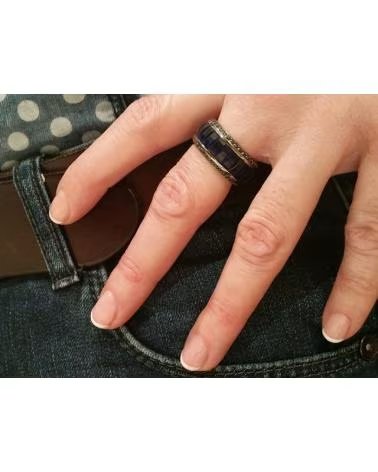 MINOPLATA RING AUS SILBER UND RUTHENIUM MIT BLAUEM KRISTALL UND SCHWARZEN ZIRKONIA