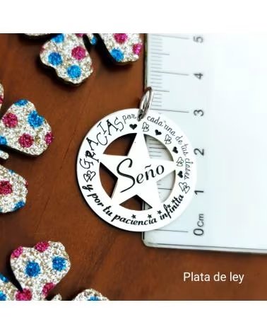 MINOPLATA COLGANTE ESTRELLA DE PLATA CON MENSAJE PARA PROFESORA