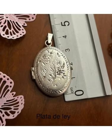 MINOPLATA GUARDAPELOS OVALADO EN PLATA DE LEY TALLADA 28 X 38 MM