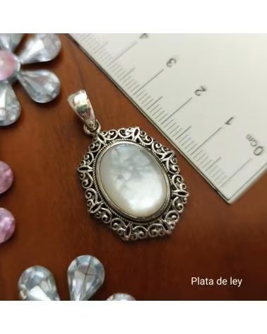 MINOPLATA COLGANTE DE PLATA ENVEJECIDA CALADA Y NACAR BLANCO PARA MUJE